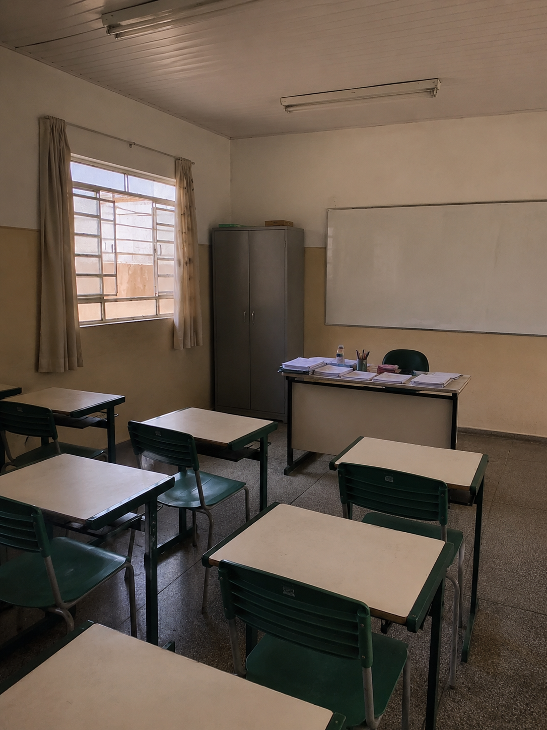 Sala de aula comum sem clima de Copa